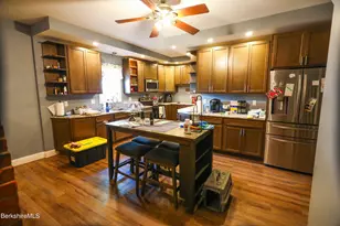 43 Lincoln St, Greenfield, MA 01301 - Photo 9