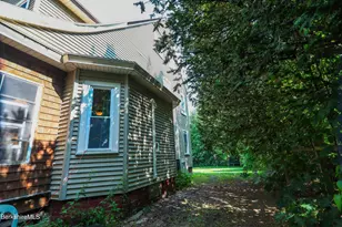 43 Lincoln St, Greenfield, MA 01301 - Photo 3