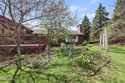 10 Lori Ct, Pittsfield, MA 01201 - Photo 47