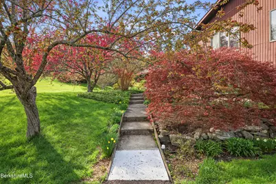 10 Lori Ct, Pittsfield, MA 01201 - Photo 3