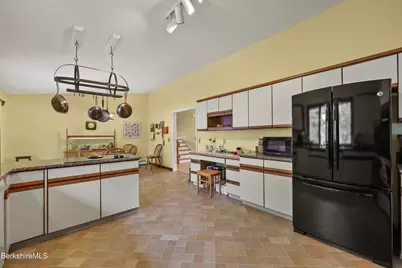 10 Lori Ct, Pittsfield, MA 01201 - Photo 23