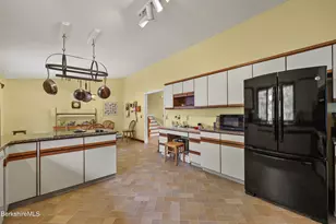 10 Lori Ct, Pittsfield, MA 01201 - Photo 23