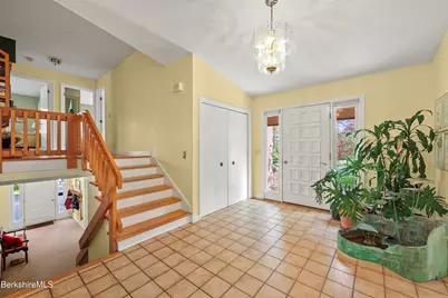 10 Lori Ct, Pittsfield, MA 01201 - Photo 7
