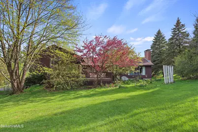 10 Lori Ct, Pittsfield, MA 01201 - Photo 5