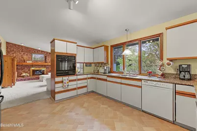 10 Lori Ct, Pittsfield, MA 01201 - Photo 19