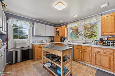 4 Gilmore Ave, Great Barrington, MA 01230 - Photo 7