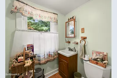 4 Gilmore Ave, Great Barrington, MA 01230 - Photo 19