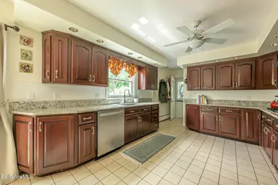 117 Lucia Dr, Pittsfield, MA 01201 - Photo 11