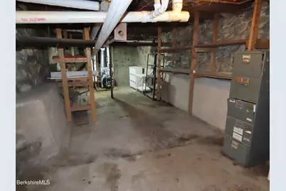 42 Prospect St, North Adams, MA 01247 - Photo 27