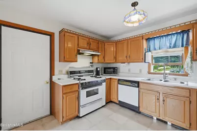 130 Ridge Ave, Pittsfield, MA 01201 - Photo 15