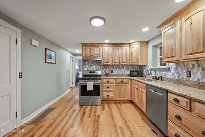787 Churchill St, Pittsfield, MA 01201 - Photo 9
