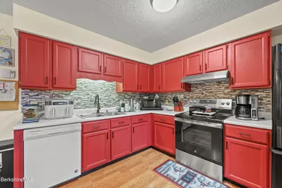 14 Clifford St #A5, Pittsfield, MA 01201 - Photo 11