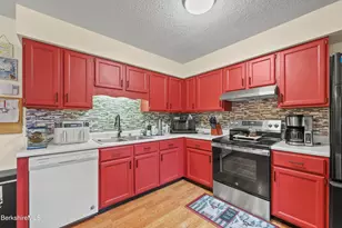 14 Clifford St, Pittsfield, MA 01201 - Photo 11