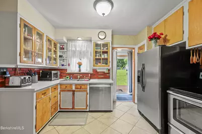 96 E Housatonic St, Pittsfield, MA 01201 - Photo 21