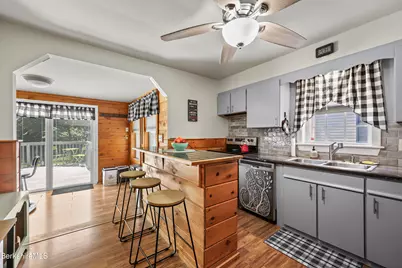 20 Cromwell Ave, Pittsfield, MA 01201 - Photo 7