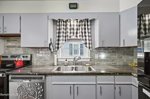 20 Cromwell Ave, Pittsfield, MA 01201 - Photo 9