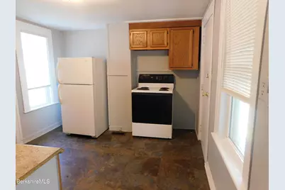 120 Danforth Ave, Pittsfield, MA 01201 - Photo 9