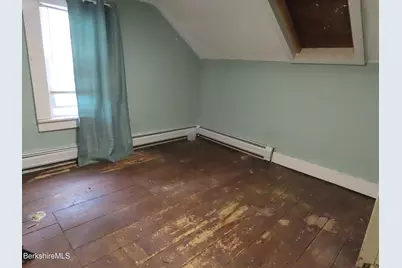 15 Meadow St, Adams, MA 01220 - Photo 9