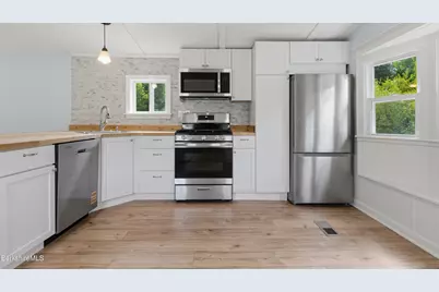 10 Alice Dr, Hinsdale, MA 01235 - Photo 7