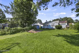 16 Holmes Rd, Hinsdale, MA 01235 - Photo 3