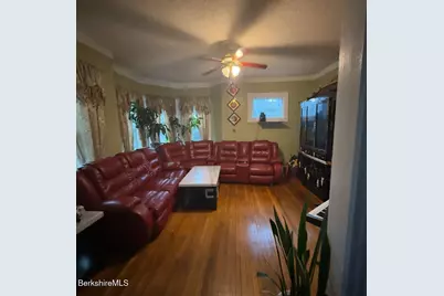 77 Onota St, Pittsfield, MA 01201 - Photo 9
