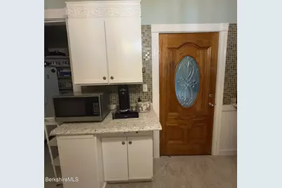 77 Onota St, Pittsfield, MA 01201 - Photo 17