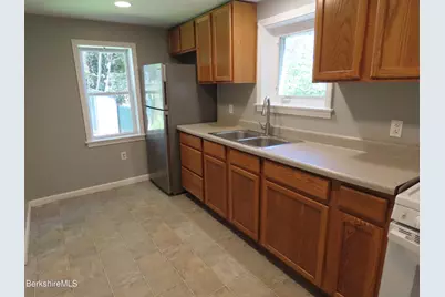 19 Pine St, Adams, MA 01220 - Photo 9