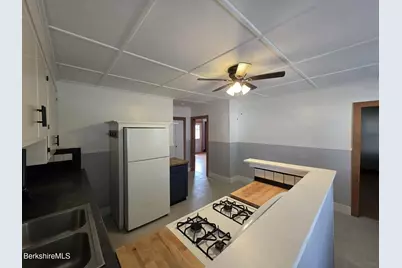 75 North Summer St #Unit 2, Adams, MA 01220 - Photo 5