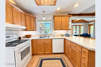 10 Mahkeenac Terr, Stockbridge, MA 01262 - Photo 19