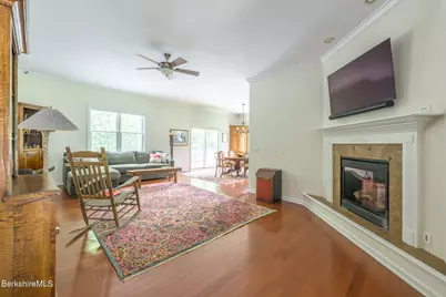 208 Karen Dr, Pittsfield, MA 01201 - Photo 9