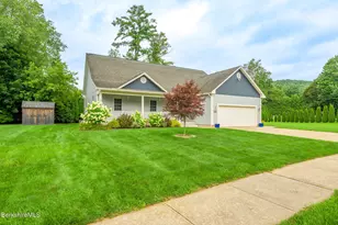 208 Karen Dr, Pittsfield, MA 01201 - Photo 3