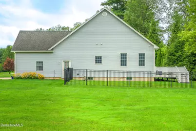 208 Karen Dr, Pittsfield, MA 01201 - Photo 39