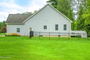 208 Karen Dr, Pittsfield, MA 01201 - Photo 39