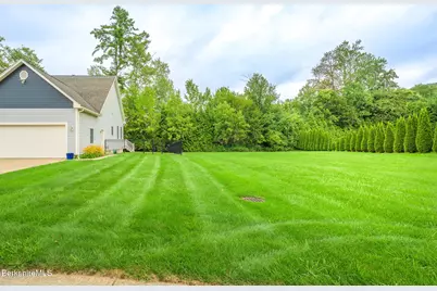 208 Karen Dr, Pittsfield, MA 01201 - Photo 37