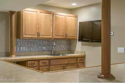 208 Karen Dr, Pittsfield, MA 01201 - Photo 31
