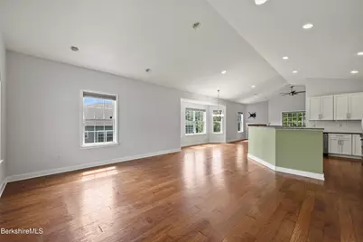 23 Aspen Way, Pittsfield, MA 01201 - Photo 5