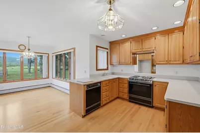 149 Longview Ter, Pittsfield, MA 01201 - Photo 11