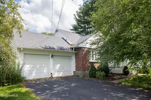 139 Mountain Dr, Pittsfield, MA 01201 - Photo 5