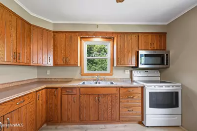 17 Howe Rd, Pittsfield, MA 01201 - Photo 5