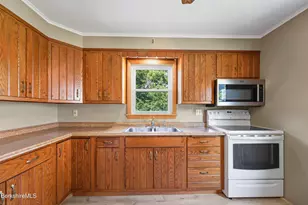 17 Howe Rd, Pittsfield, MA 01201 - Photo 5