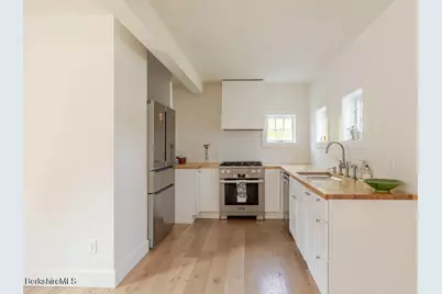 27 Rosseter St, Great Barrington, MA 01230 - Photo 15