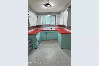 427 State St, North Adams, MA 01247 - Photo 27