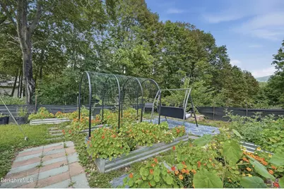 427 State St, North Adams, MA 01247 - Photo 9