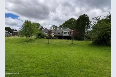 118 Meadowview Dr, Cheshire, MA 01225 - Photo 3