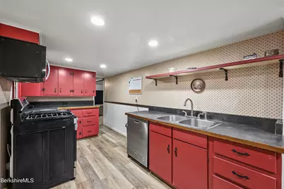 253 North St, Williamstown, MA 01267 - Photo 13