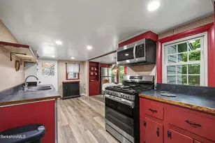253 North St, Williamstown, MA 01267 - Photo 15