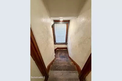 39 Hull Ave, Pittsfield, MA 01201 - Photo 11