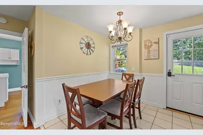 198 Allengate Ave, Pittsfield, MA 01201 - Photo 9