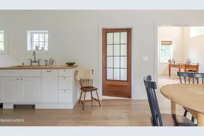 27 Rosseter St, Great Barrington, MA 01230 - Photo 7