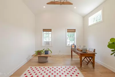 27 Rosseter St, Great Barrington, MA 01230 - Photo 11